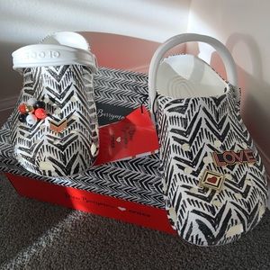 NWT Drew Barrymore ❤️ Crocs